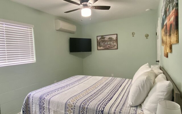 Holiday Motel & RV Park