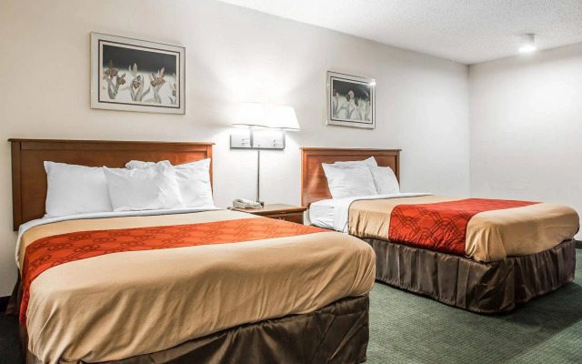 Econo Lodge Inn & Suites Ft. Jackson