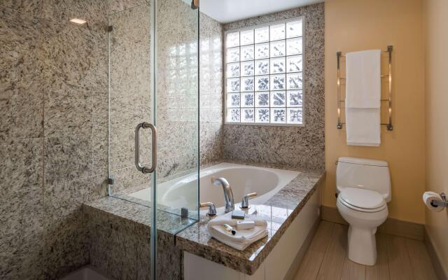 Best Western Plus Palm Court Hotel