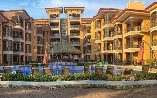 Beachfront Jaco Condos - Fully Equipped - 6 Pax