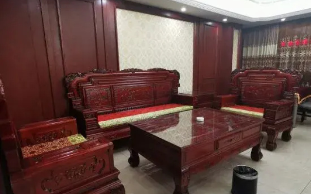 Oriental Earl Hotel (North Road, Gushi)