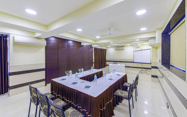 OYO 16703 Hotel The Platinum