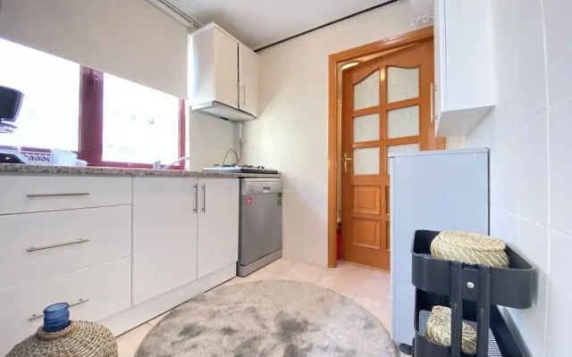 Central Flat With Balcony and Terrace in Sisli
