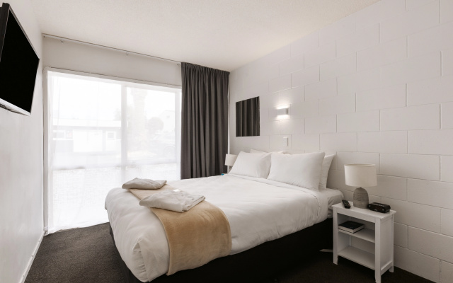 Roselands Motel – Guest Rooms – Tauranga