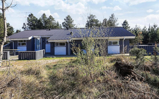 10 Person Holiday Home in Albaek