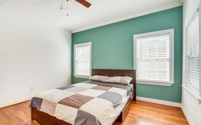 Vibrant Houston Getaway: 5 Mi to Downtown Aquarium