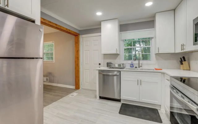 Modern Home w/ Yard Near ATL Attractions!