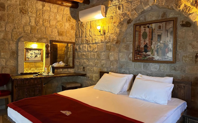 Under Cave Hotel