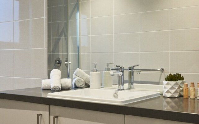 Earthy And Polished 2 Bedroom Unit In Chadstone
