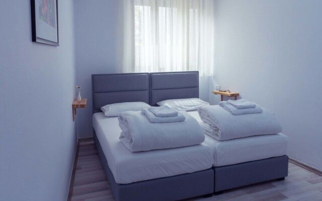 ART Hostel & Apartments
