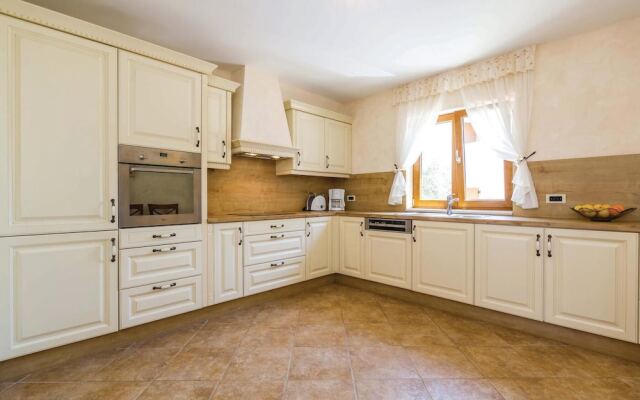 Awesome Home in Turcic With Wifi and 4 Bedrooms