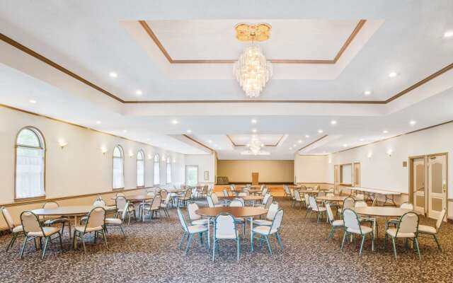 Super 8 by Wyndham Brooklyn