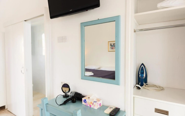 Axiothea Hotel