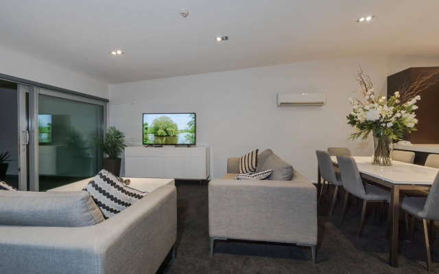 Seaview Waterfront Apartments
