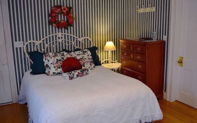 1862 Seasons on Main B&B