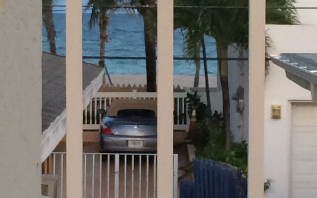 Hollywood by the Sea Hotel