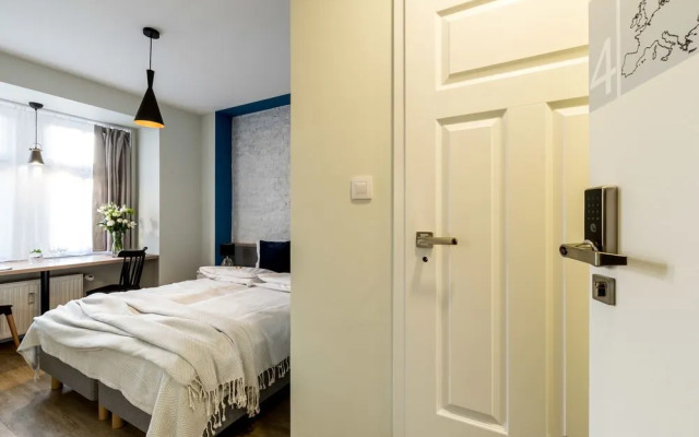 7 Continents Apartments