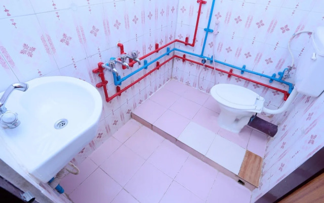 OYO 24221 Daneys Guest House