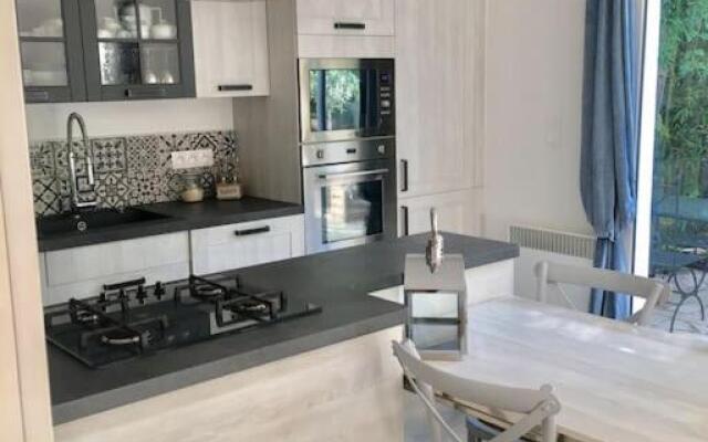 Cap d'Antibes 50m from the beach 3 bedrooms/Pool