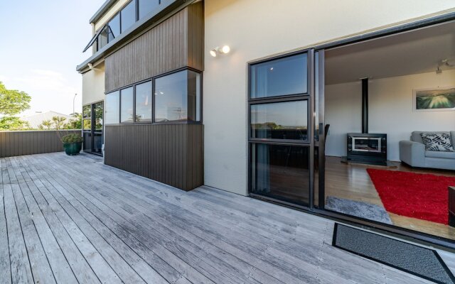 Birkenhead Modern 3 Bedrooms Villa