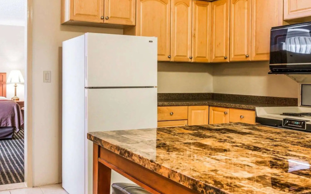 Wingate by Wyndham Utica