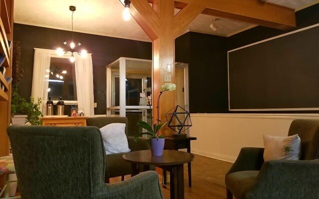 Silverwood Inn & Suites