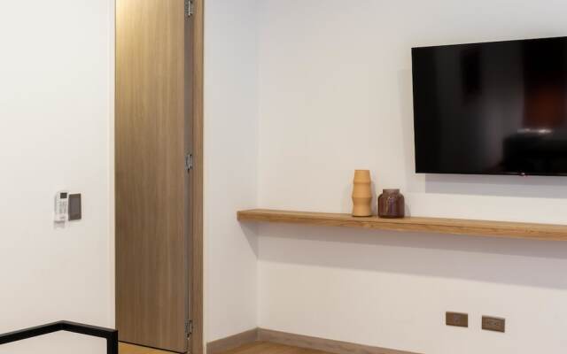 w Lovely 2BR w Balcony n AC in Laureles