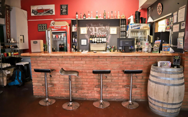 The House Hostel Resto & Bar Bariloche