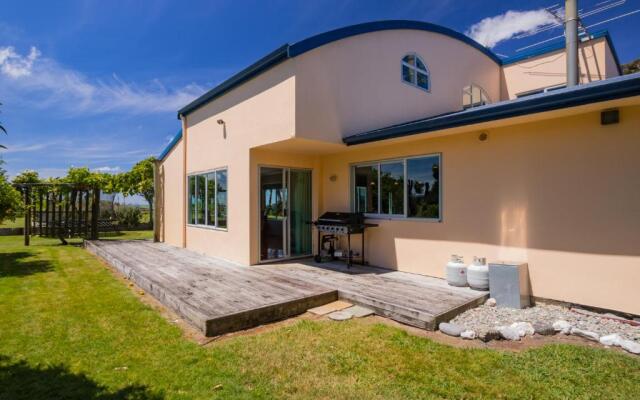 La Casa Al Mare - Golden Bay Beach House
