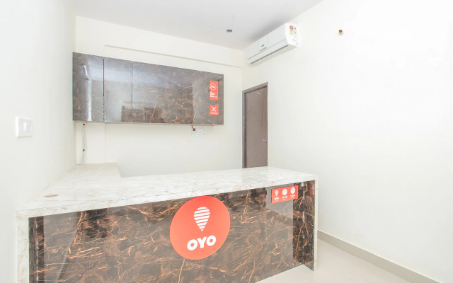 OYO 10475 PMR Hotel