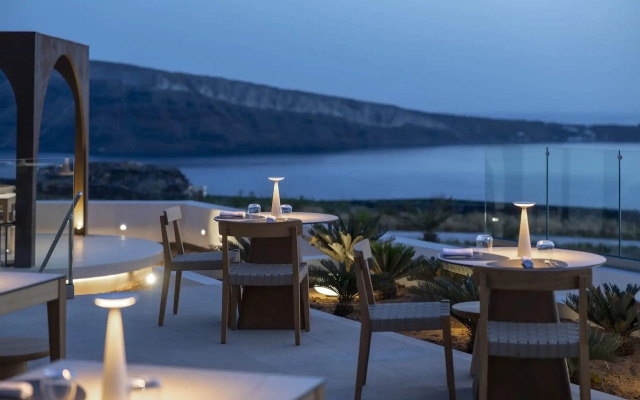 Santo Mine Oia Suites
