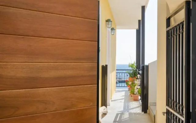 Eftopia Beachfront Studio