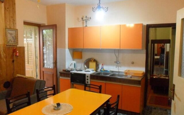 Maca Apartments