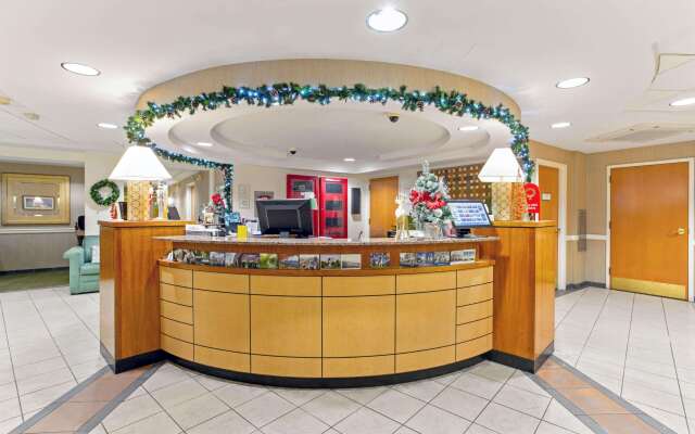 La Quinta Inn & Suites by Wyndham Boston Somerville