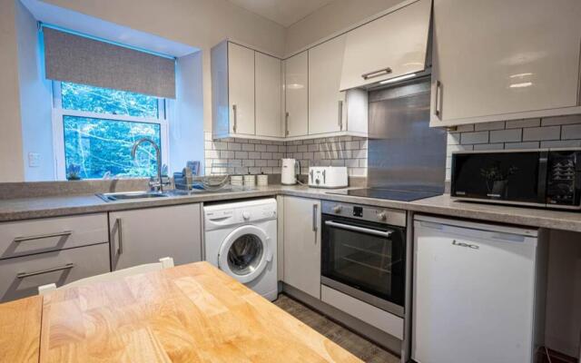 Cozy Newly Renovated Town Centre Apartment