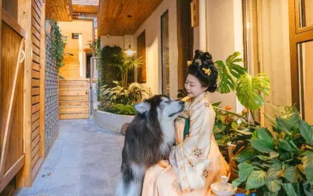 Gulou Li Homestay Luoyi Ancient City Lijingmen Cross Street Branch