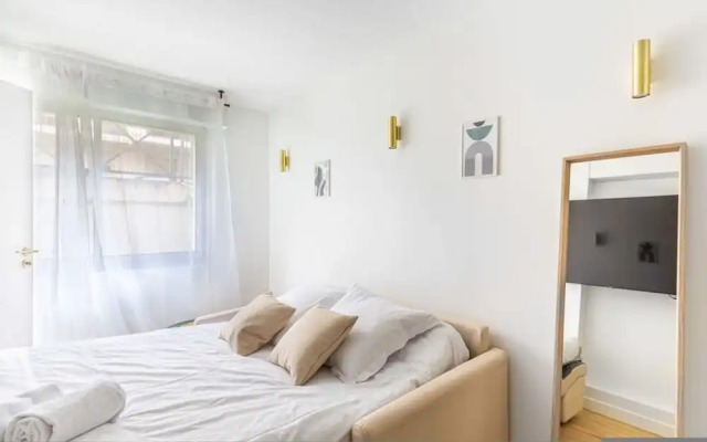 Lavie Maison Equipped Studio Chartrons