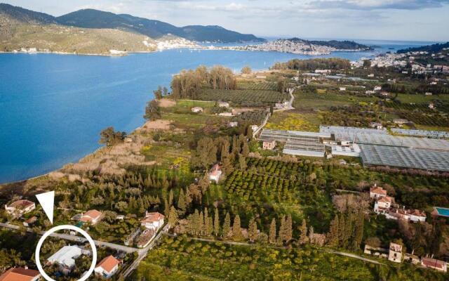 Entire house with garden, 70m from the beach.