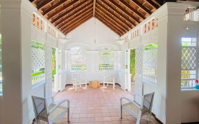 colonial bungalow