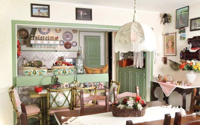 Collina House