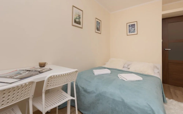 Dickensa Warsaw Apartment by Renters