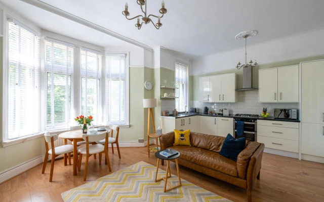 Entire 2 Bedroom Apartment In Central Cardiff