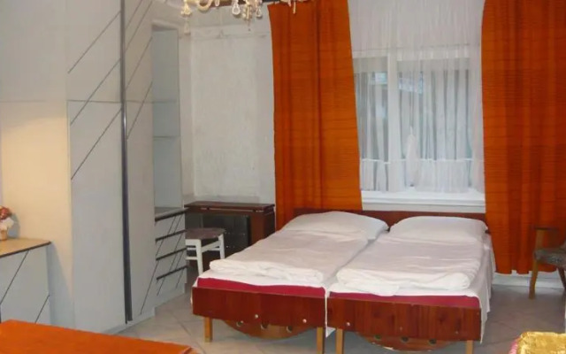 Youth Hostel Villa Benjamin - Siófok