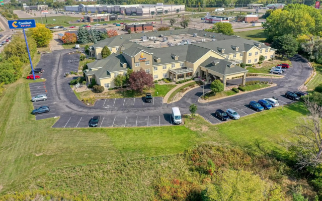 Comfort Suites Appleton Airport