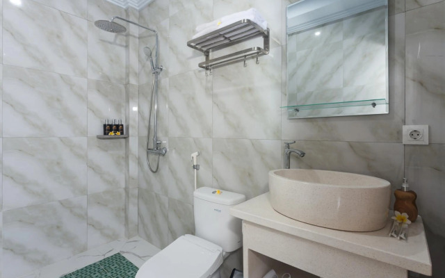 Samuh Sunset Nusa Penida by GenuineHost