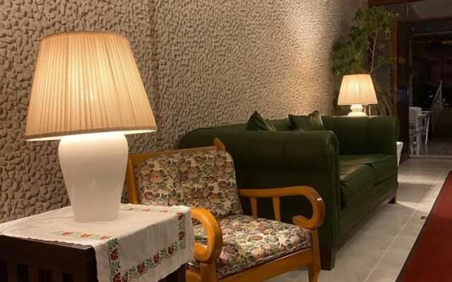 Karadede Hotel