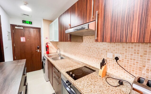 Cosmos Living Luxurious Studio Near Mari