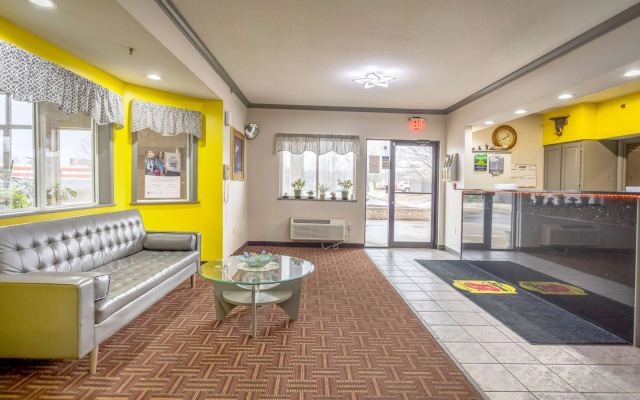 Super 8 by Wyndham Big Rapids