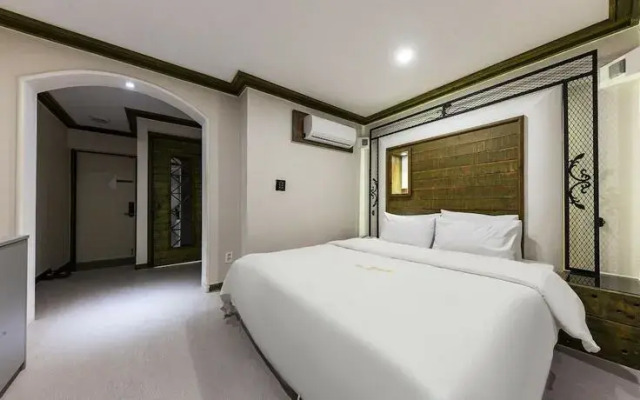 Cheongju Beukmeunro Toronto Hotel