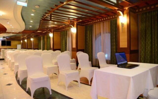 Leader Al Muna Kareem Hotel